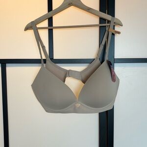 Maidenform wireless bra. Women’s size 40DD. NWT